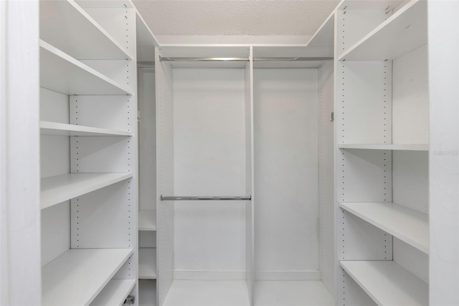 Image 21 of 39 For 2400 Feather Sound Drive 412