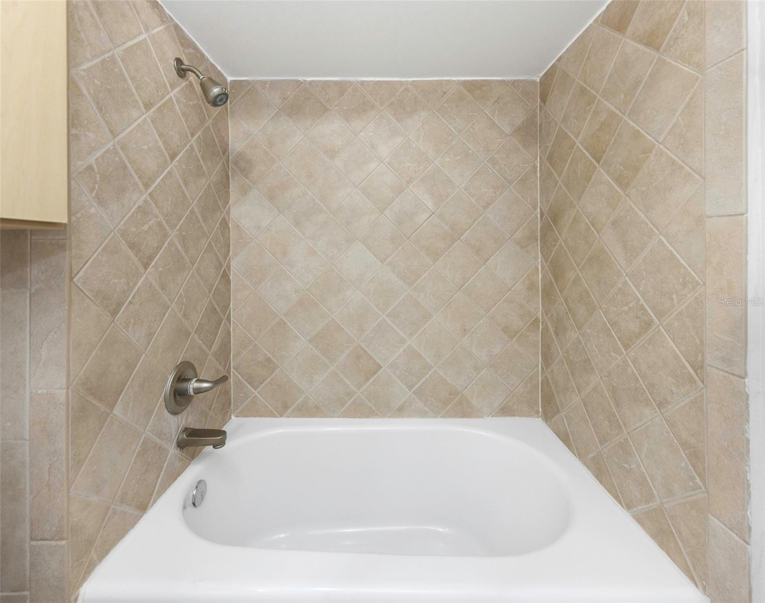 Image 23 of 39 For 2400 Feather Sound Drive 412