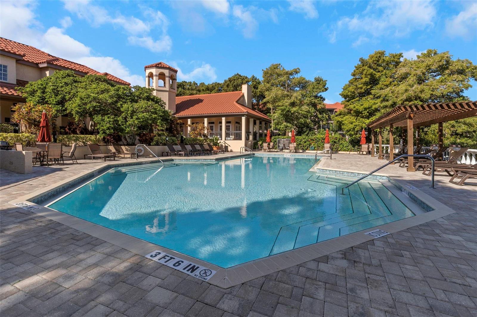 Image 34 of 39 For 2400 Feather Sound Drive 412