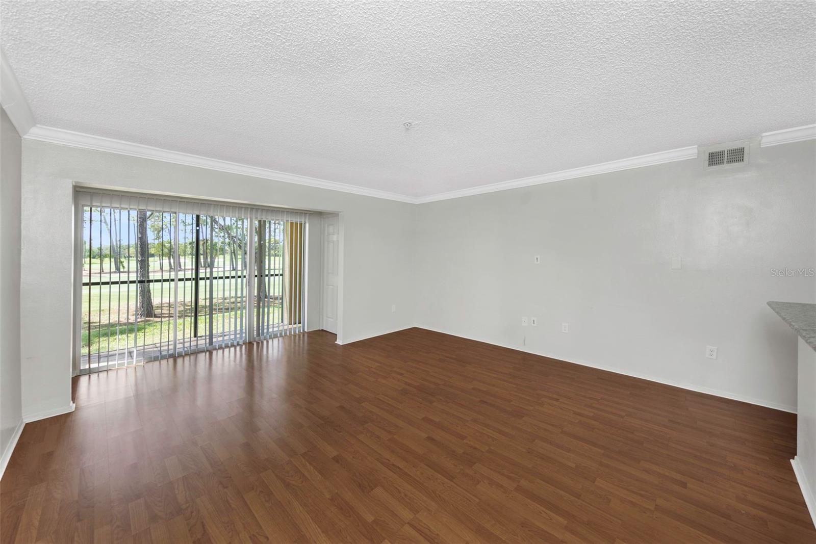 Image 7 of 39 For 2400 Feather Sound Drive 412