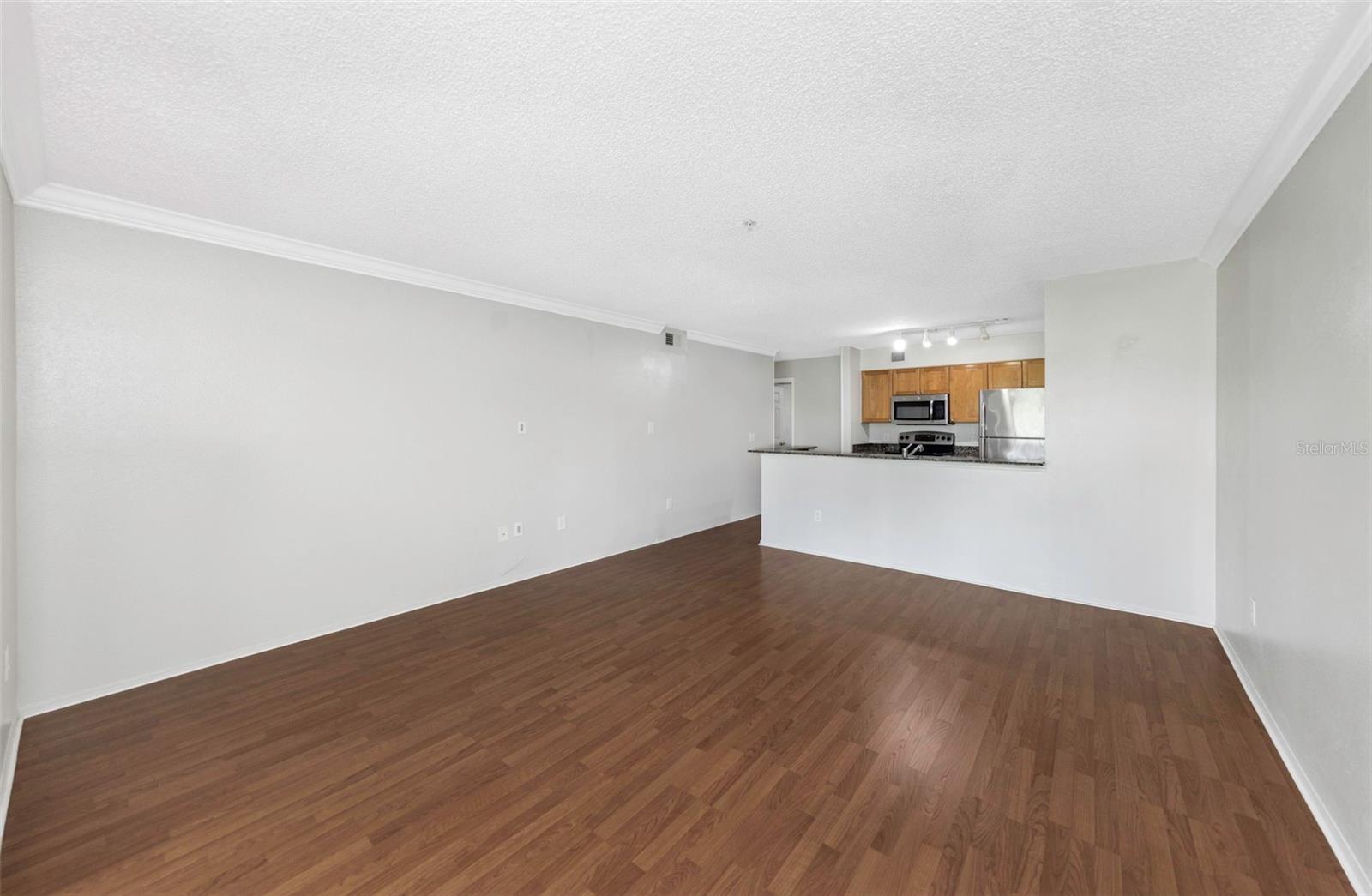 Image 9 of 39 For 2400 Feather Sound Drive 412