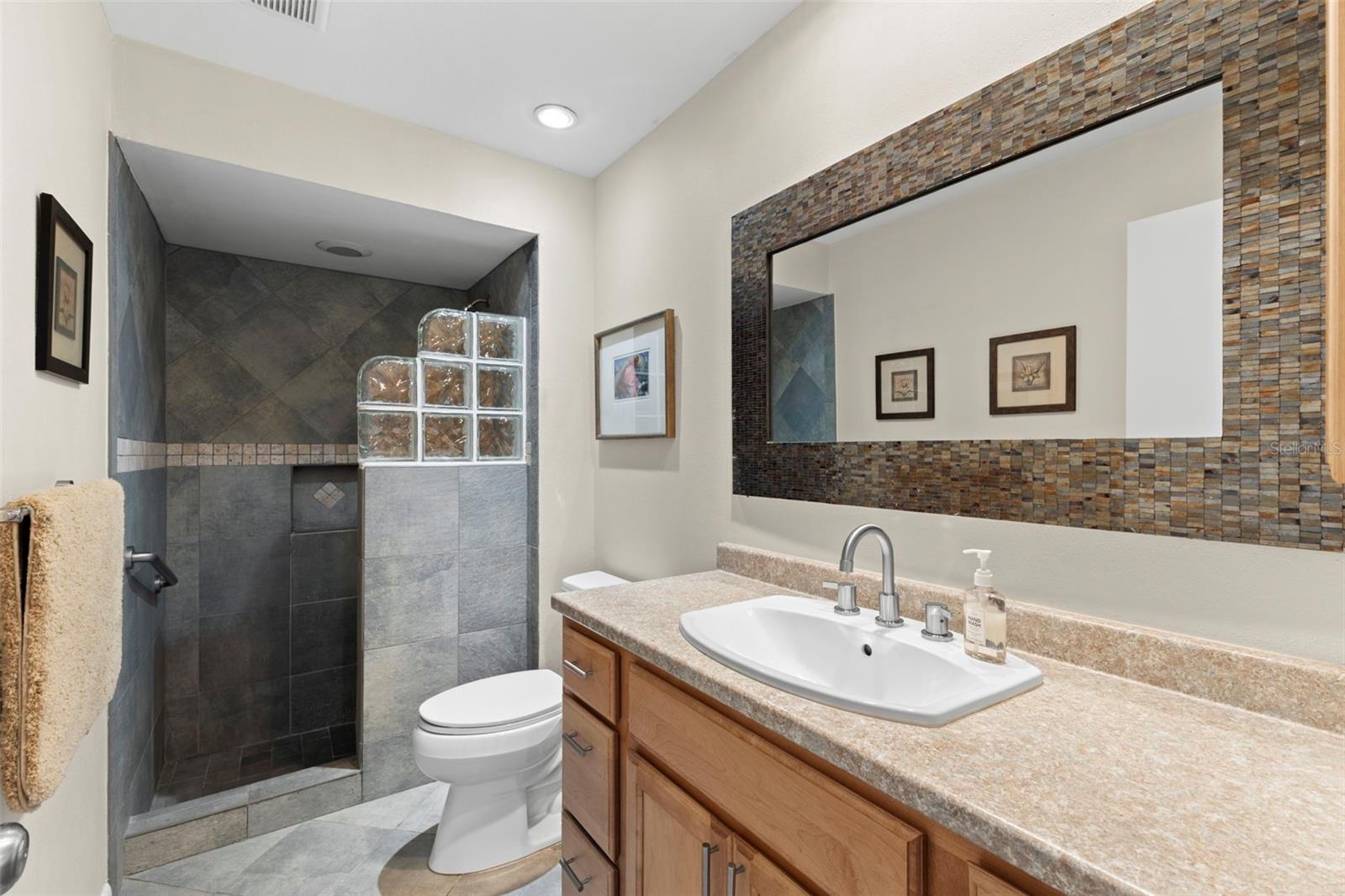 Image 34 of 46 For 2670 Westchester Drive N