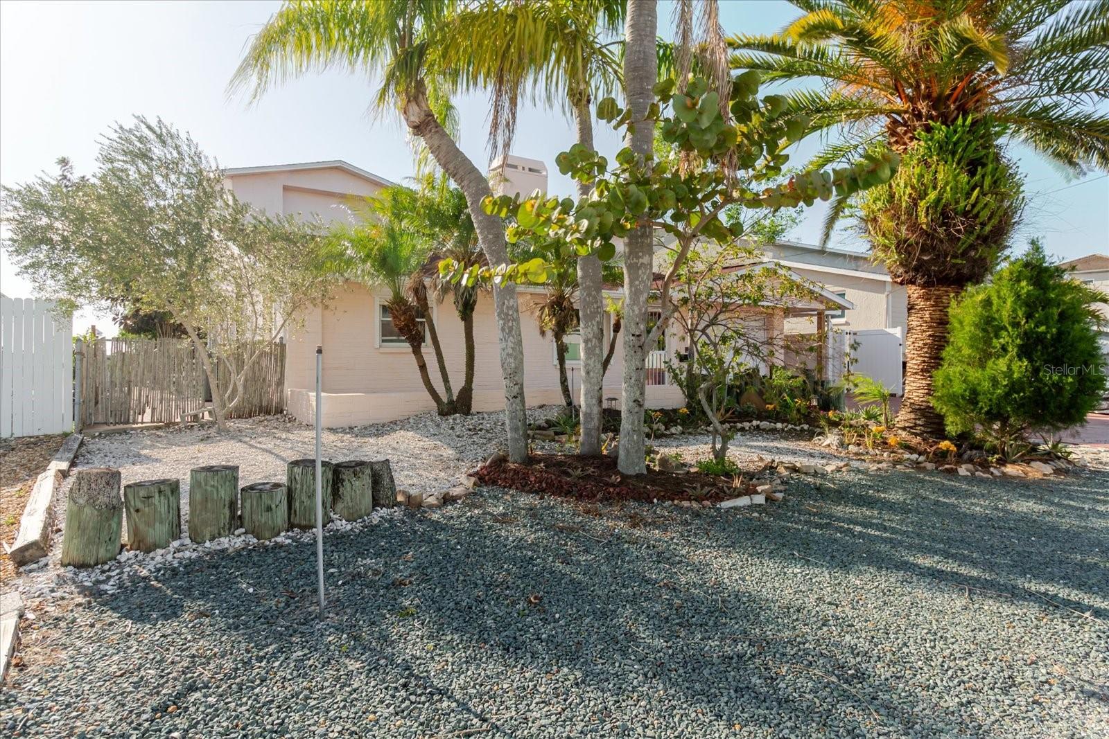 Image 13 of 82 For 12825 5th Isle