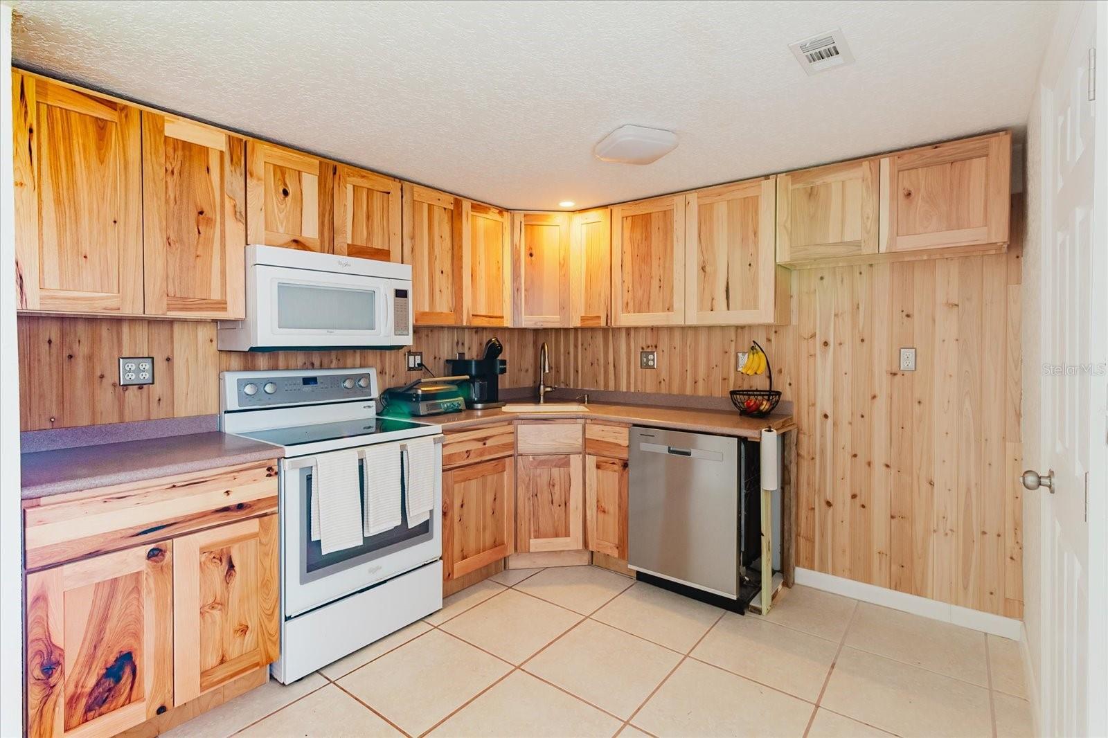 Image 23 of 82 For 12825 5th Isle