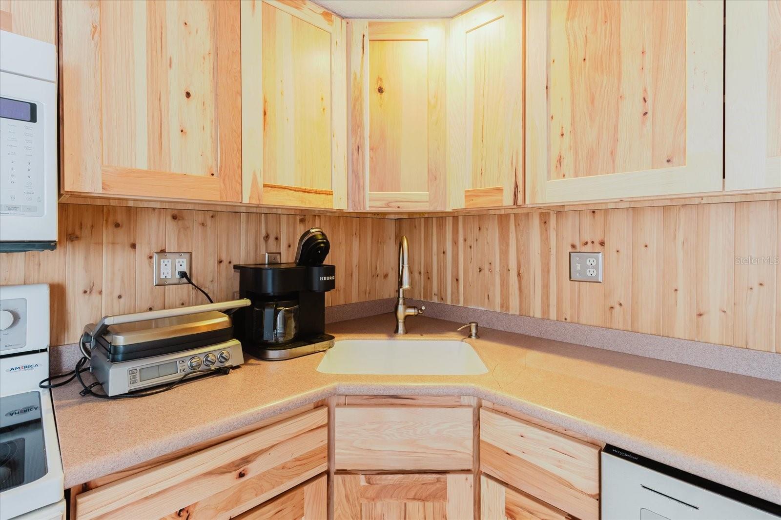 Image 27 of 82 For 12825 5th Isle