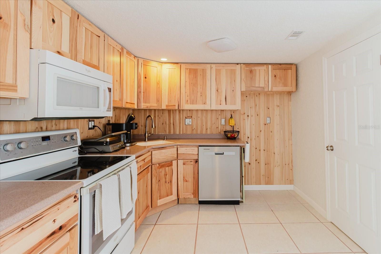 Image 28 of 82 For 12825 5th Isle