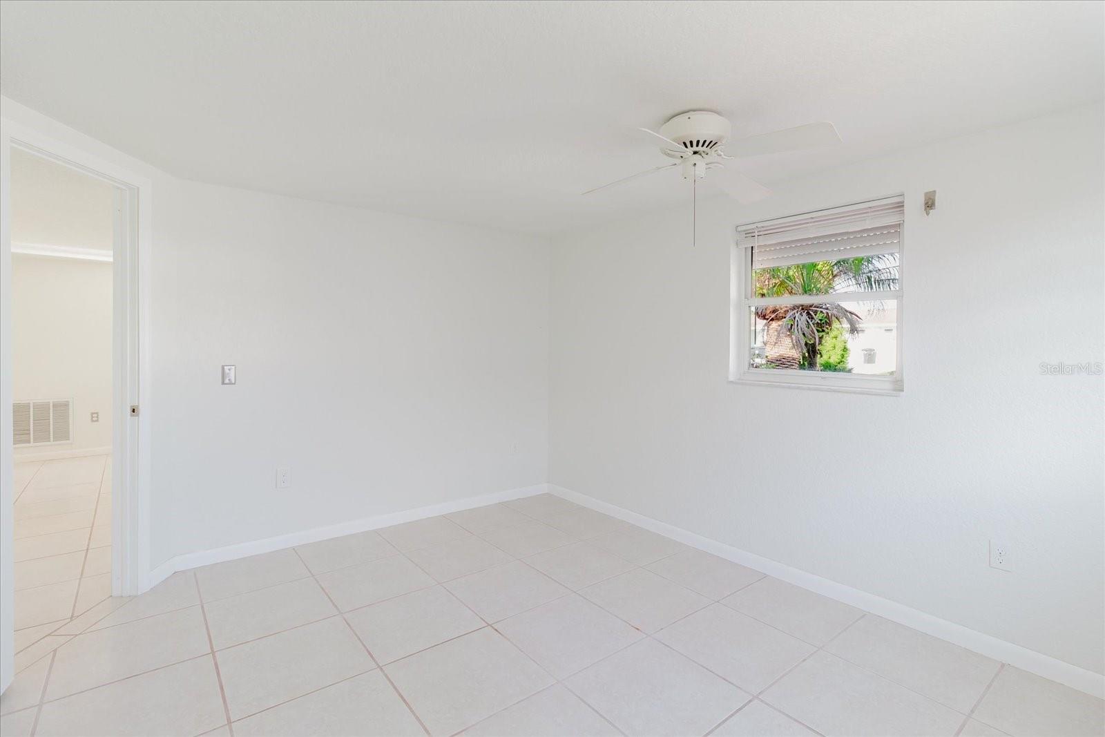 Image 32 of 82 For 12825 5th Isle