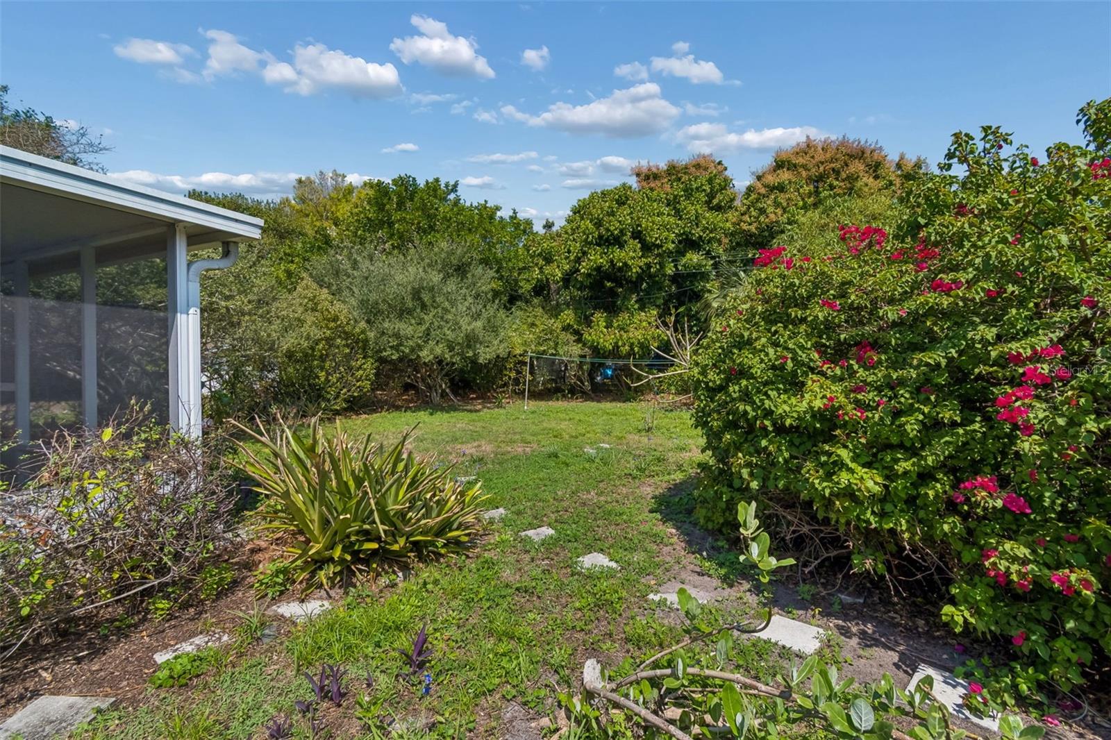 Listing photo id 23 for 2847 10th Avenue N