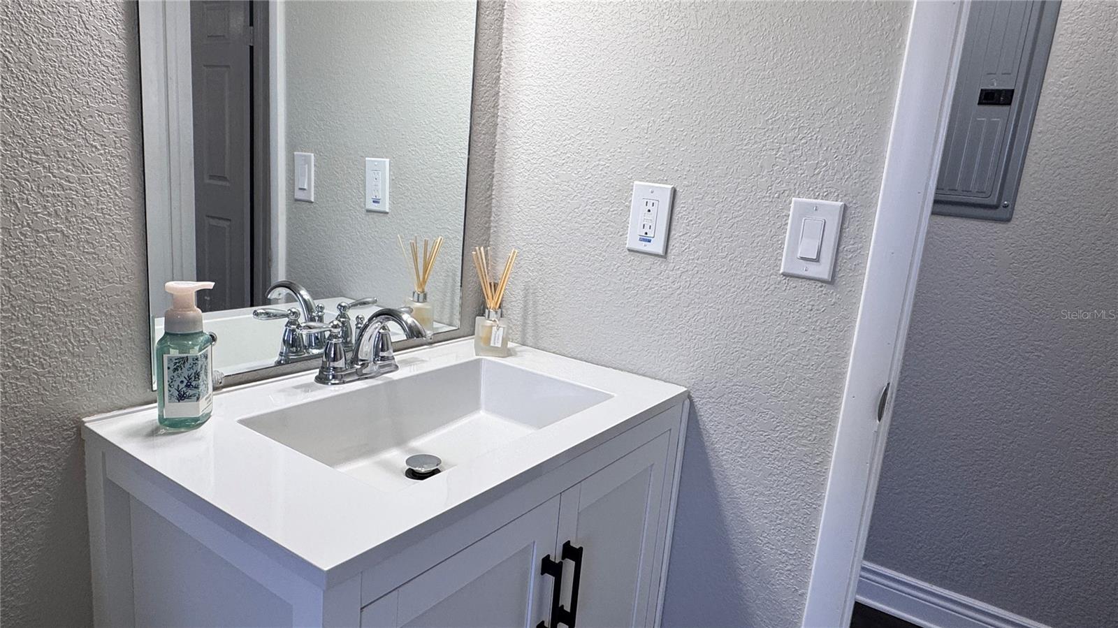 Image 11 of 26 For 6810 Thomas Circle