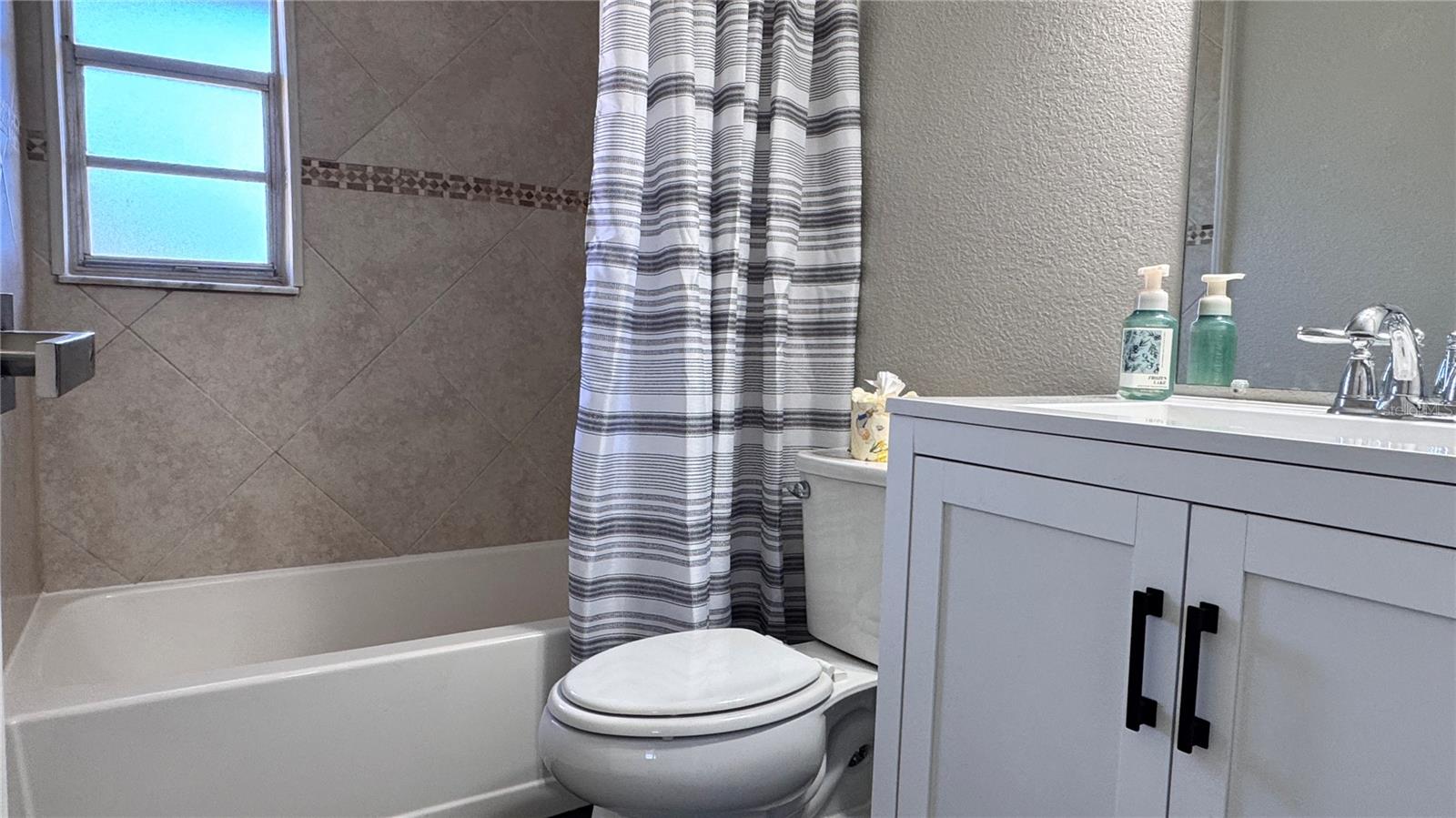 Image 12 of 26 For 6810 Thomas Circle