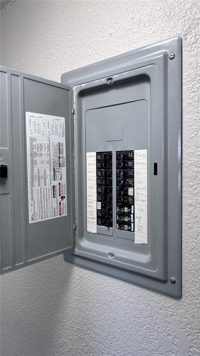 Image 13 of 26 For 6810 Thomas Circle