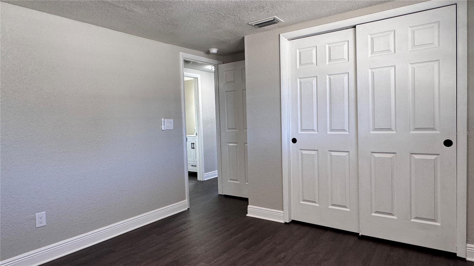 Image 14 of 26 For 6810 Thomas Circle