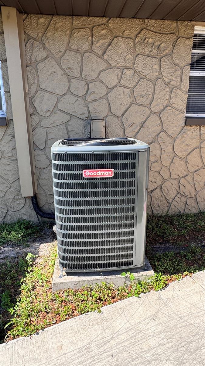 Image 16 of 26 For 6810 Thomas Circle