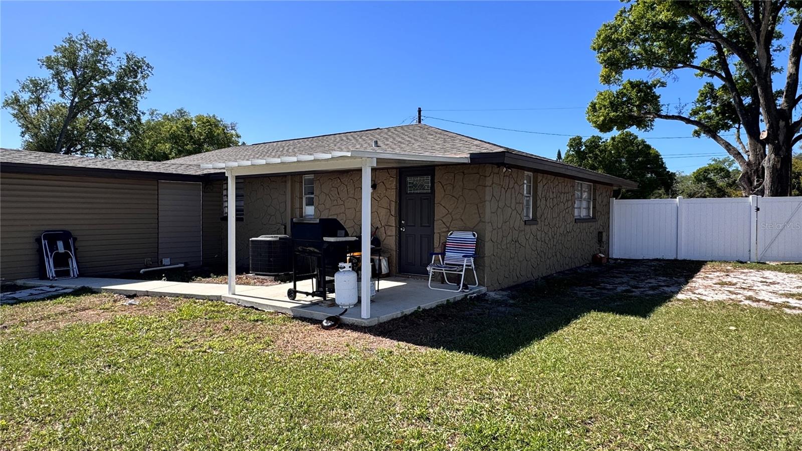 Image 17 of 26 For 6810 Thomas Circle