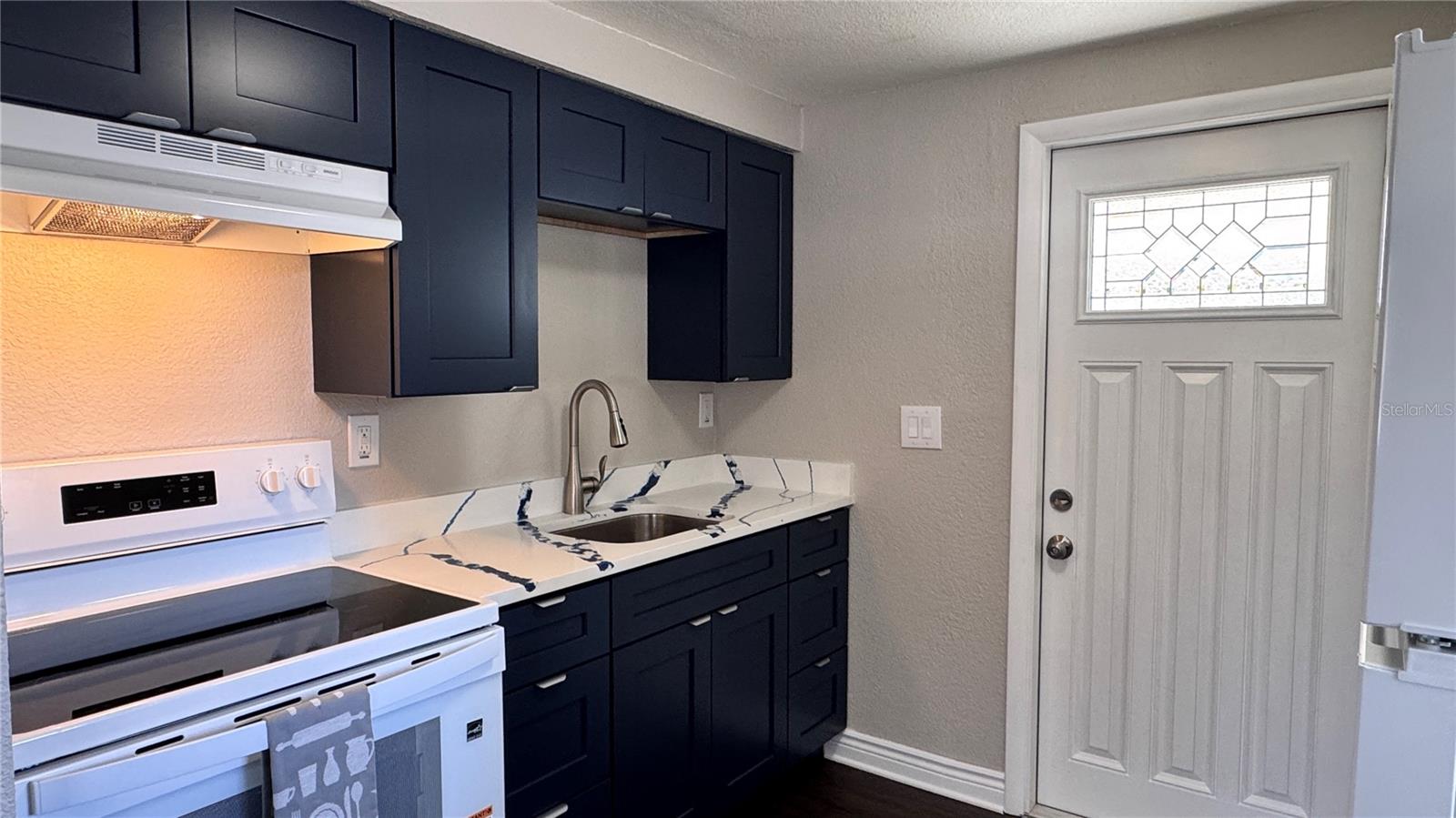 Image 4 of 26 For 6810 Thomas Circle