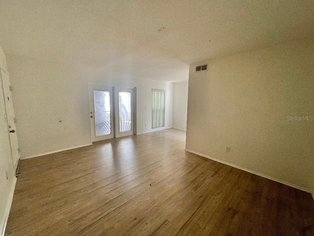 Image 4 of 13 For 4611 North B Street 125