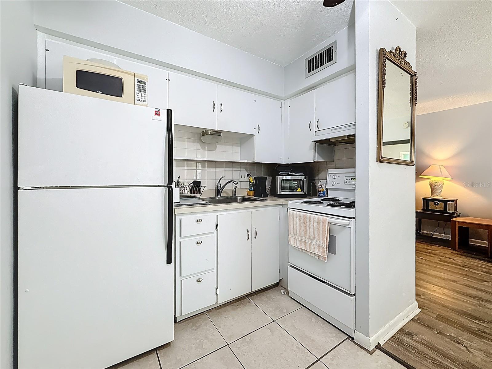 Image 13 of 27 For 250 Rosery Road Nw 228