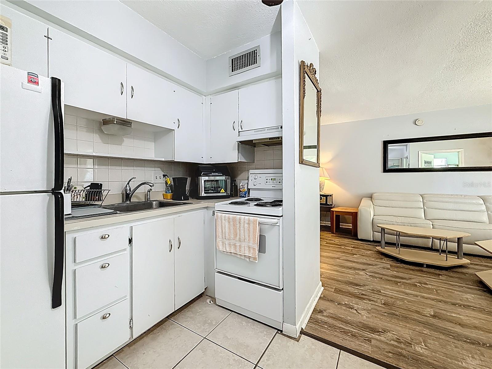 Image 14 of 27 For 250 Rosery Road Nw 228