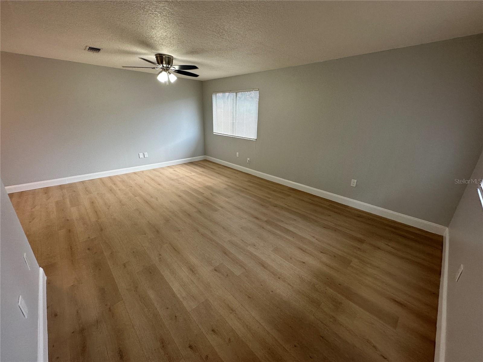 Image 2 of 15 For 1835 Bough Avenue 4