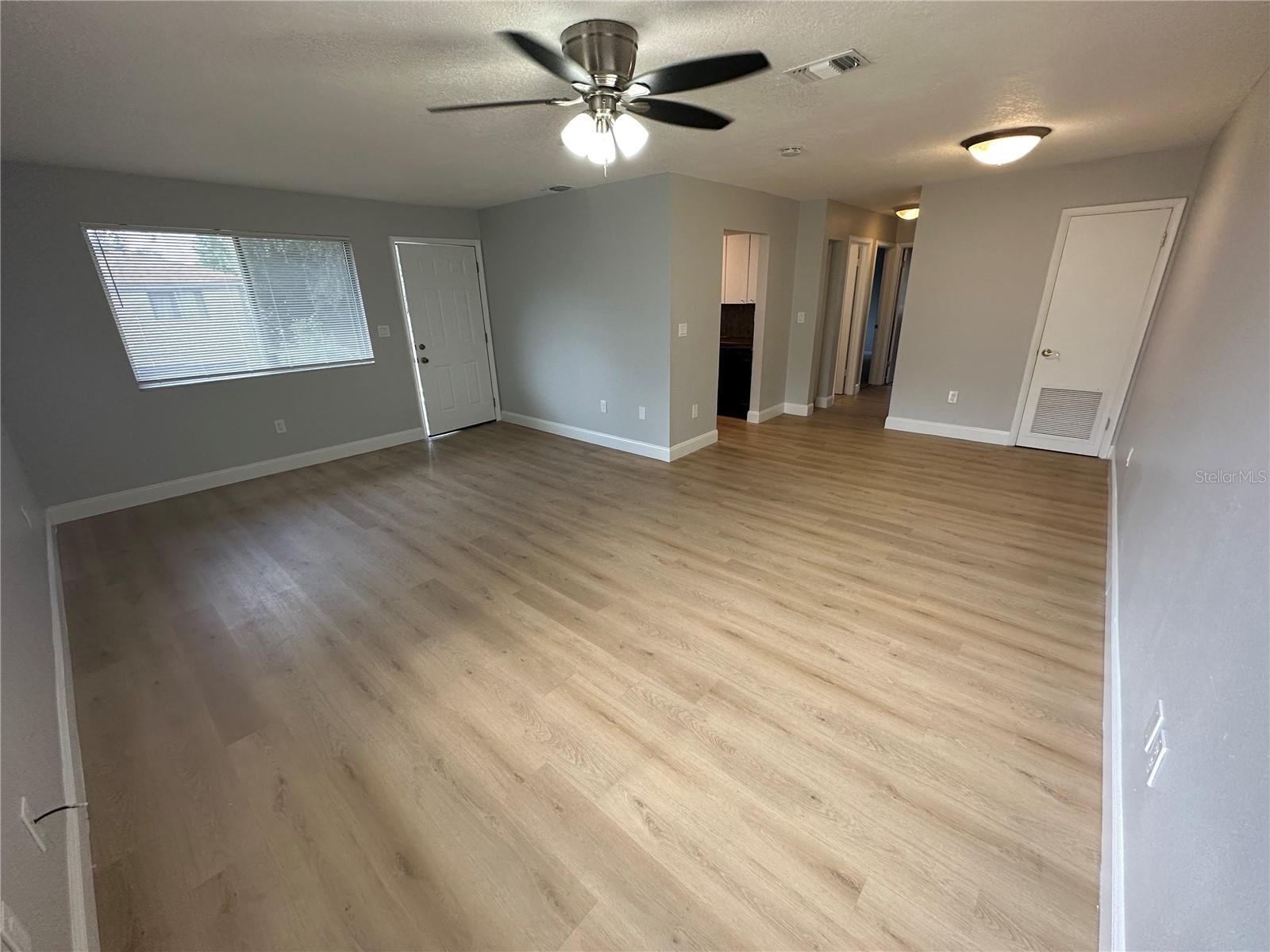 Image 4 of 15 For 1835 Bough Avenue 4