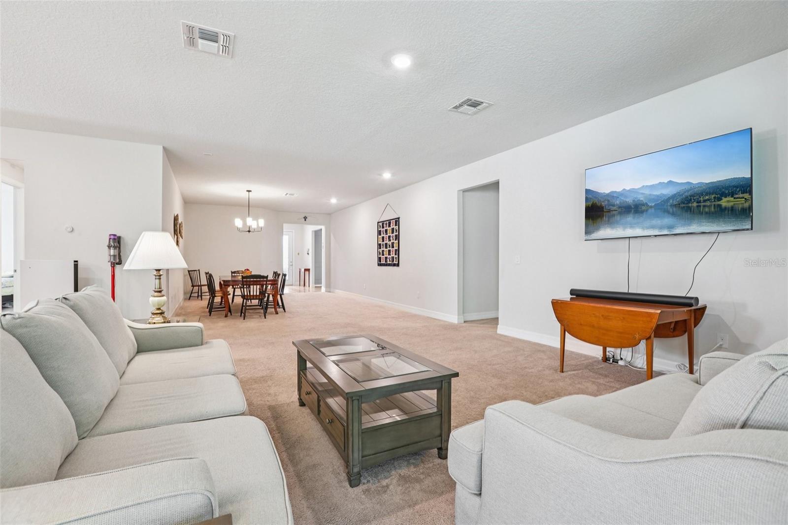 Listing photo id 8 for 19246 Briarbrook Drive