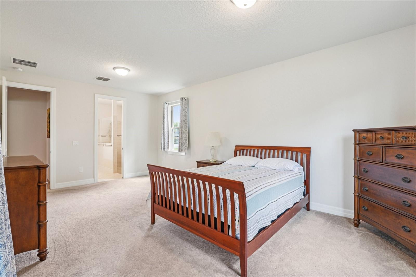 Listing photo id 13 for 19246 Briarbrook Drive