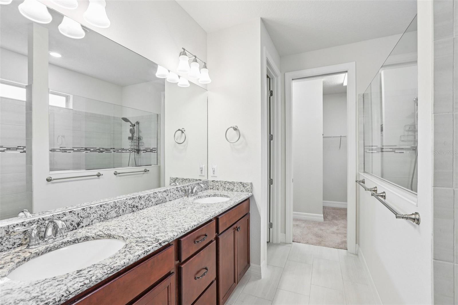 Listing photo id 14 for 19246 Briarbrook Drive