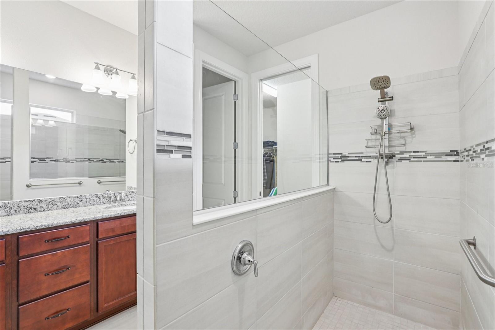 Listing photo id 15 for 19246 Briarbrook Drive