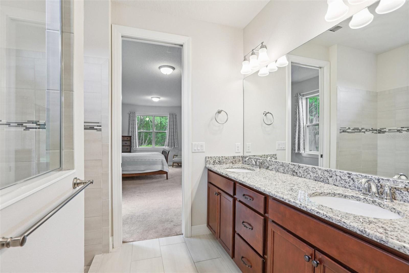 Listing photo id 16 for 19246 Briarbrook Drive