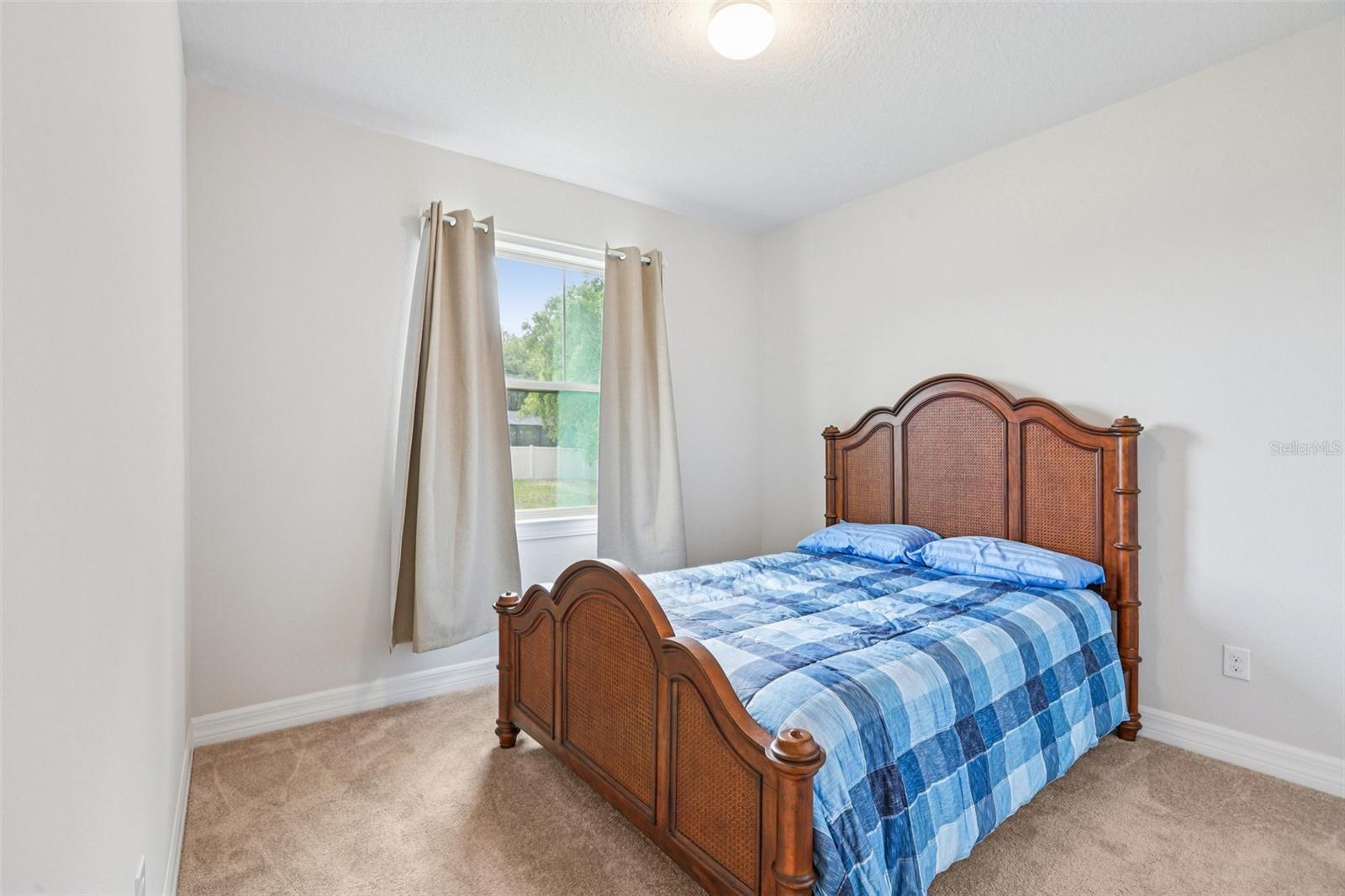 Listing photo id 20 for 19246 Briarbrook Drive