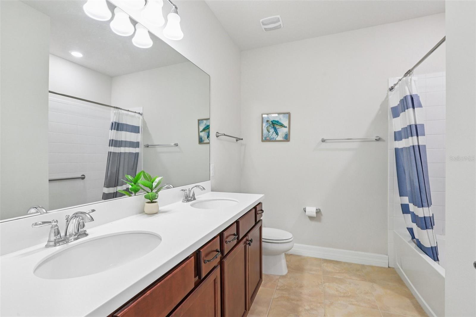 Listing photo id 22 for 19246 Briarbrook Drive
