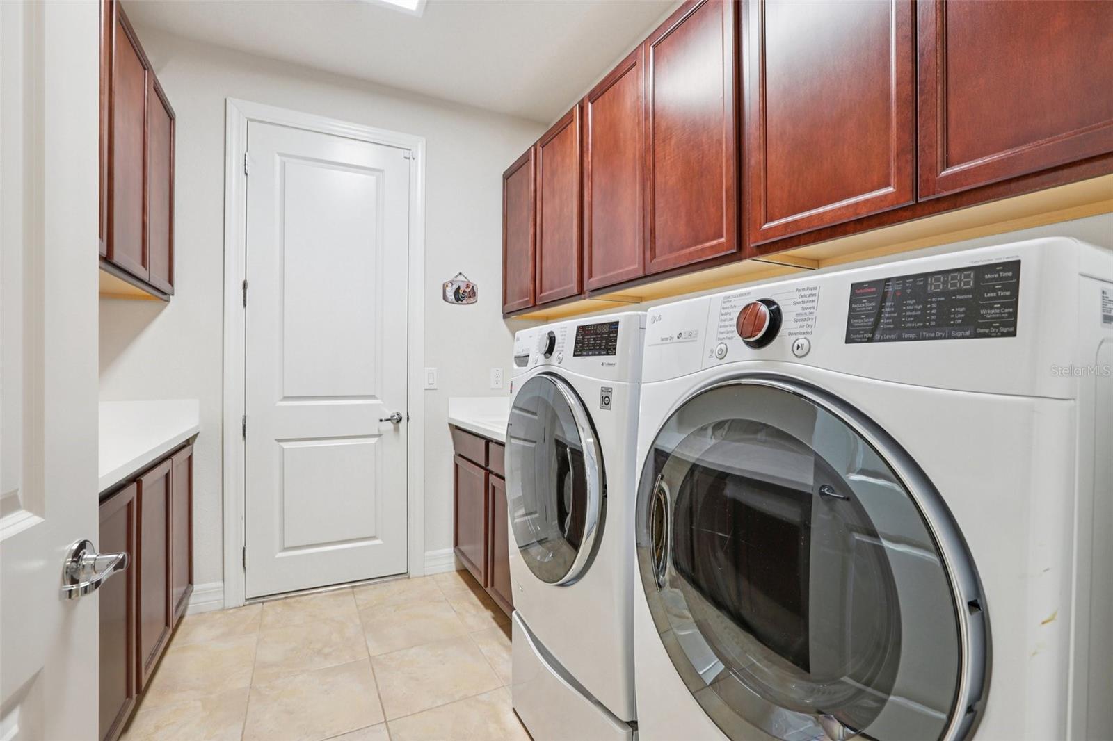 Listing photo id 25 for 19246 Briarbrook Drive