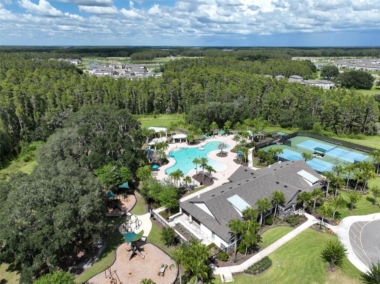 Listing photo id 32 for 19246 Briarbrook Drive