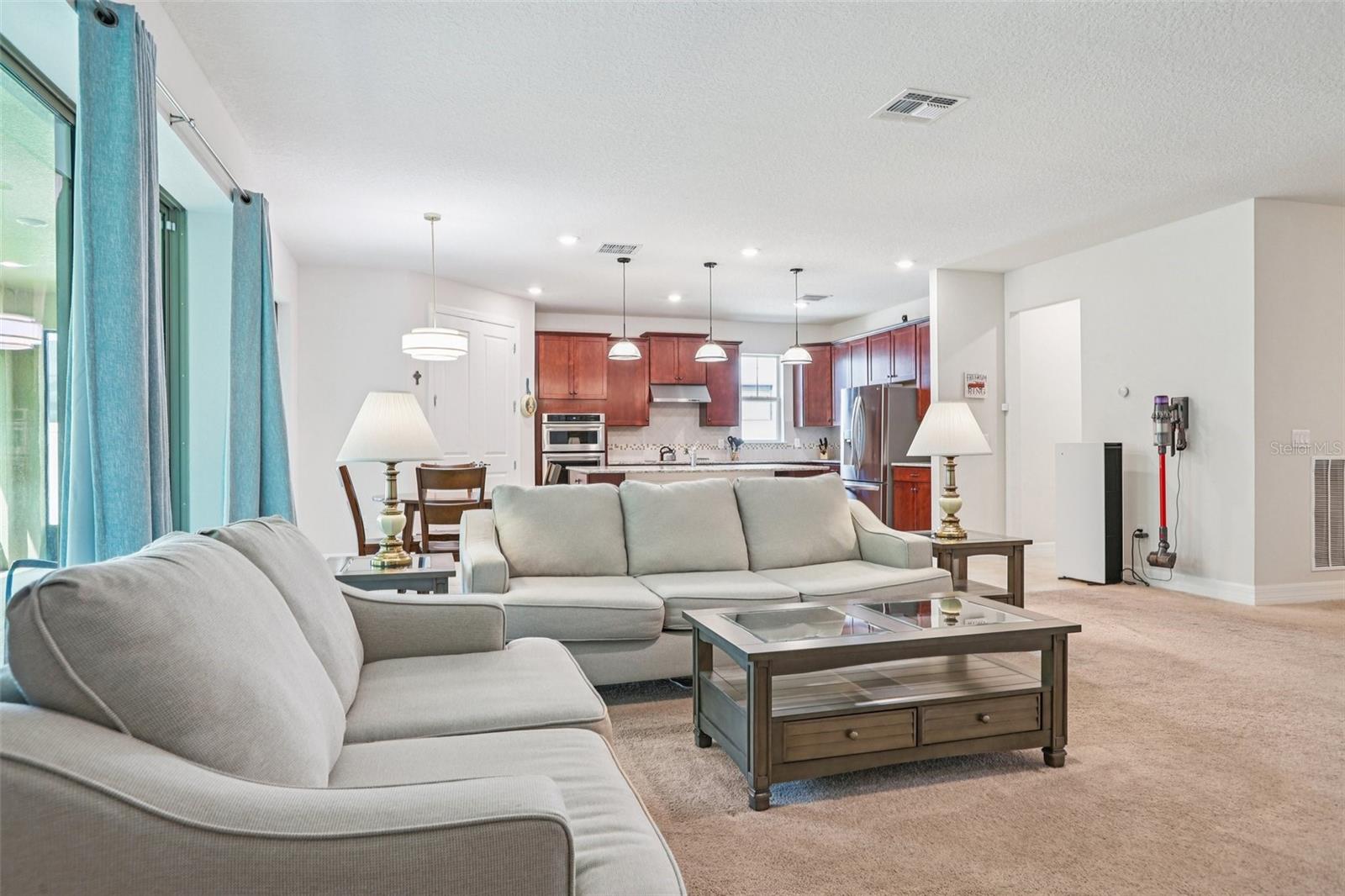 Listing photo id 7 for 19246 Briarbrook Drive