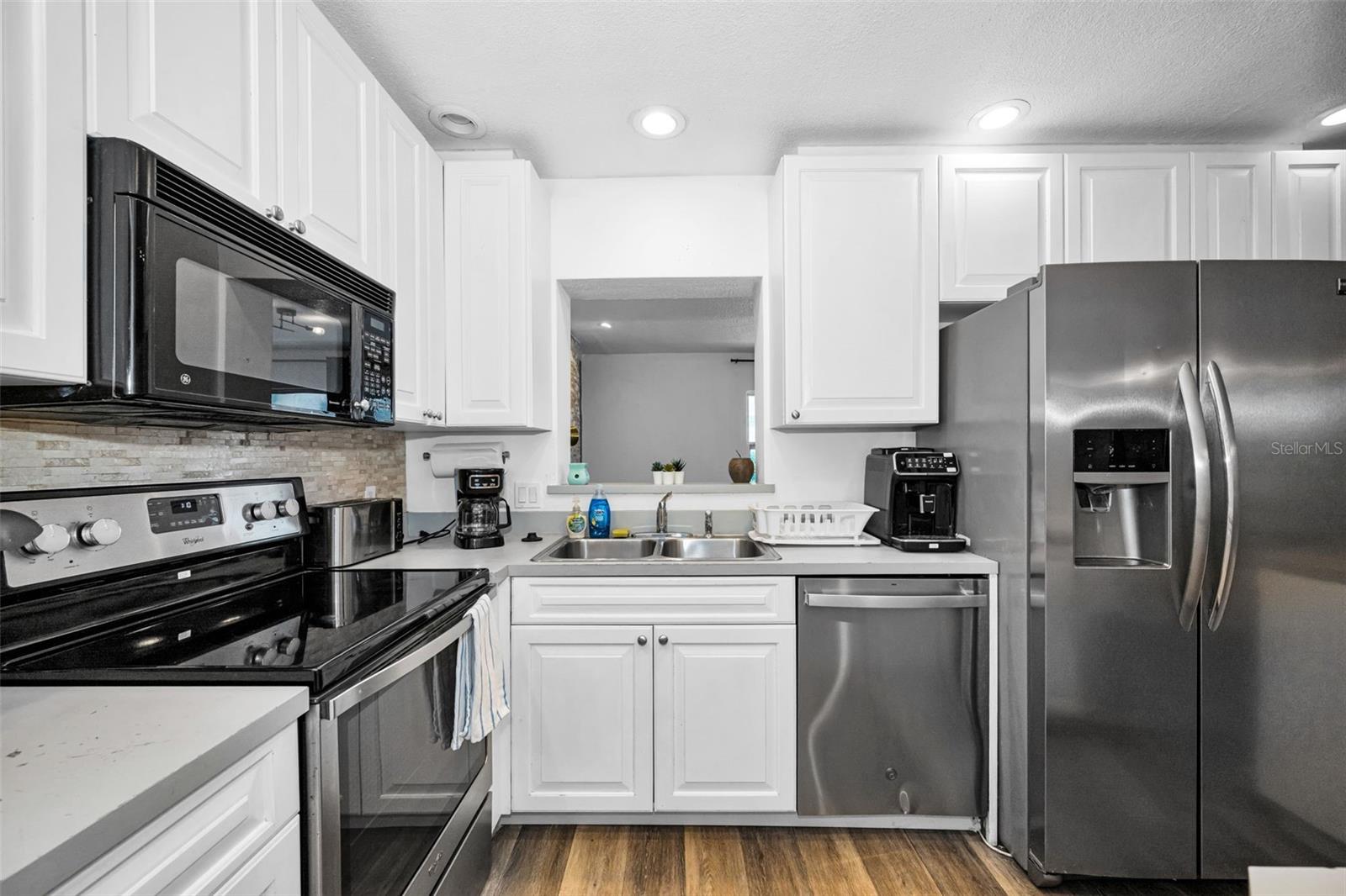 Image 11 of 52 For 1349 Regina Drive W