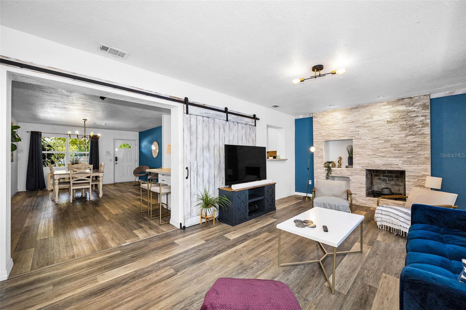 Image 16 of 52 For 1349 Regina Drive W