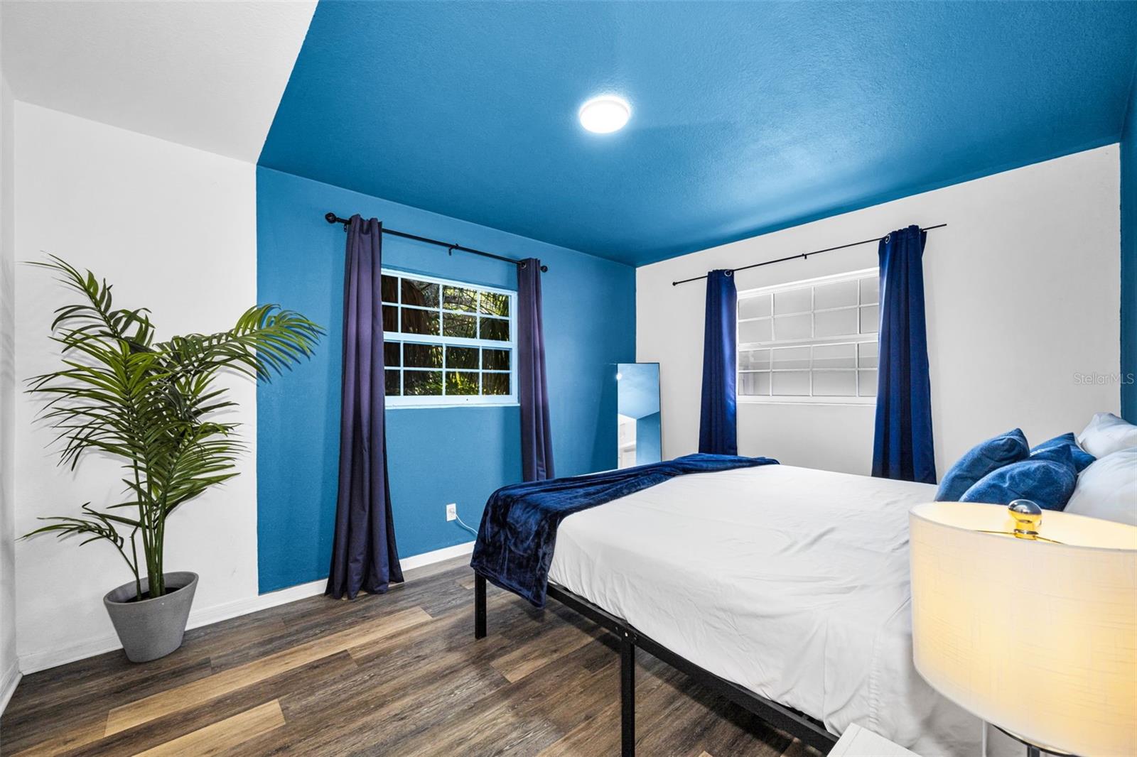 Image 20 of 52 For 1349 Regina Drive W