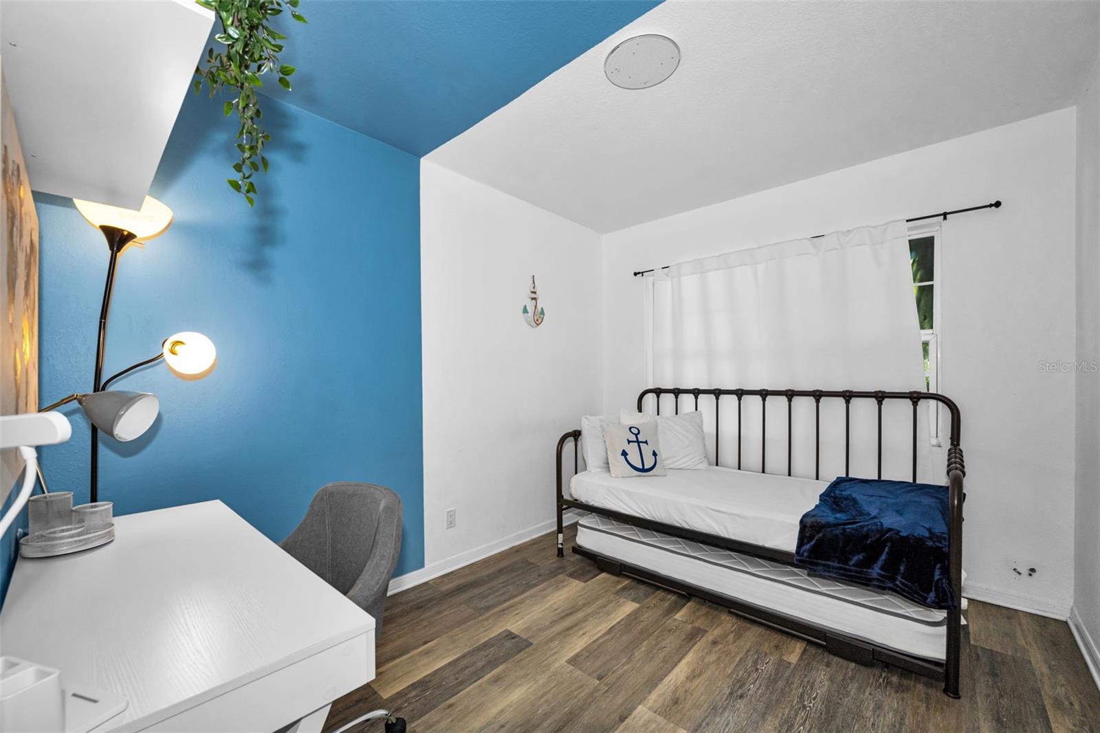 Image 25 of 52 For 1349 Regina Drive W