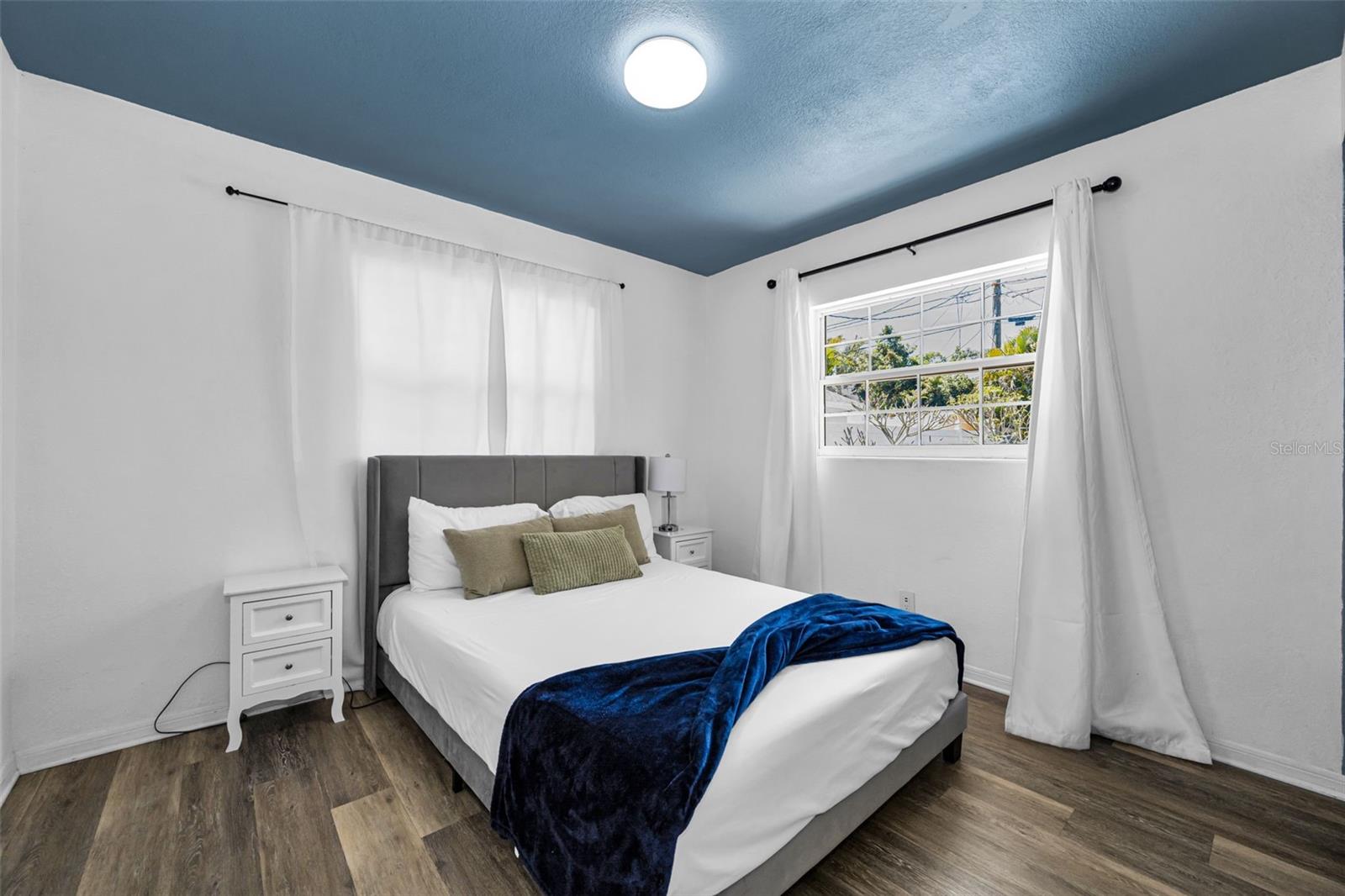 Image 26 of 52 For 1349 Regina Drive W