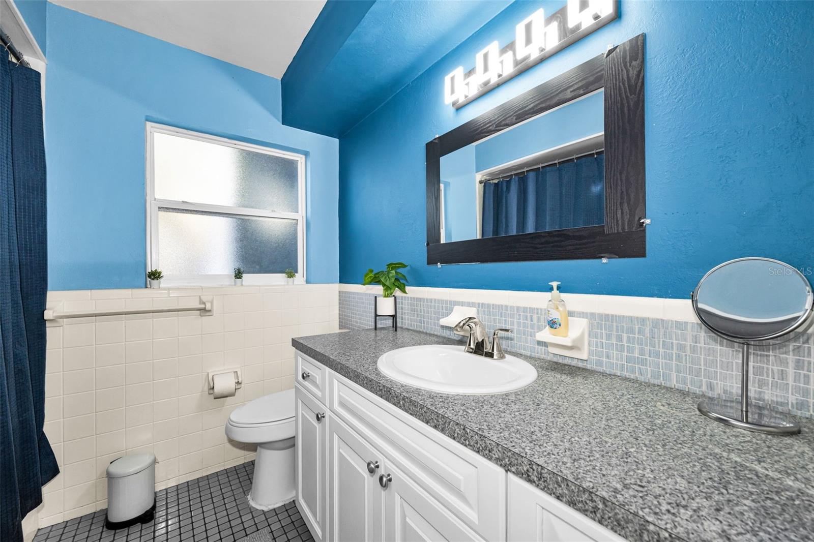 Image 27 of 52 For 1349 Regina Drive W