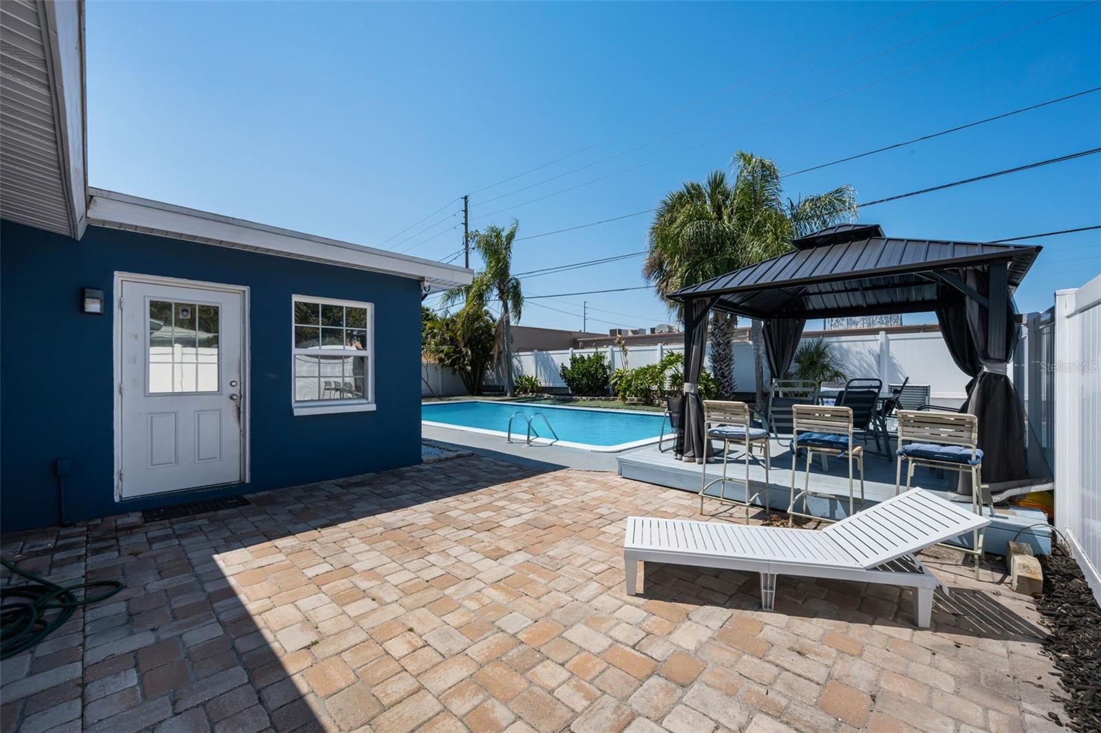 Image 28 of 52 For 1349 Regina Drive W