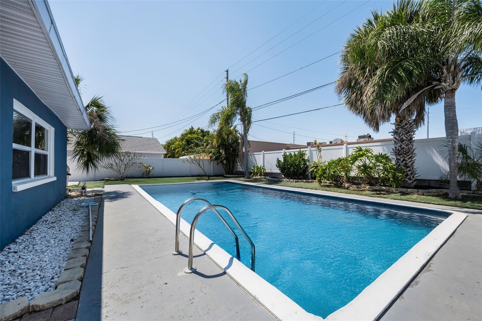 Image 30 of 52 For 1349 Regina Drive W