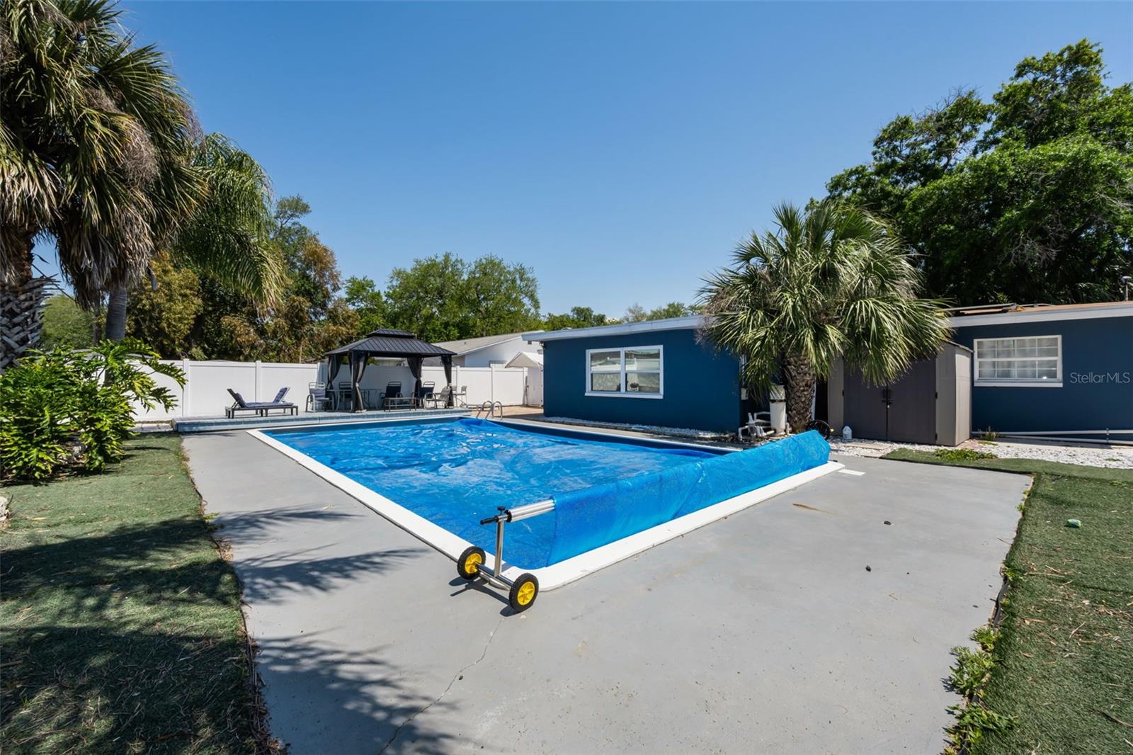 Image 32 of 52 For 1349 Regina Drive W