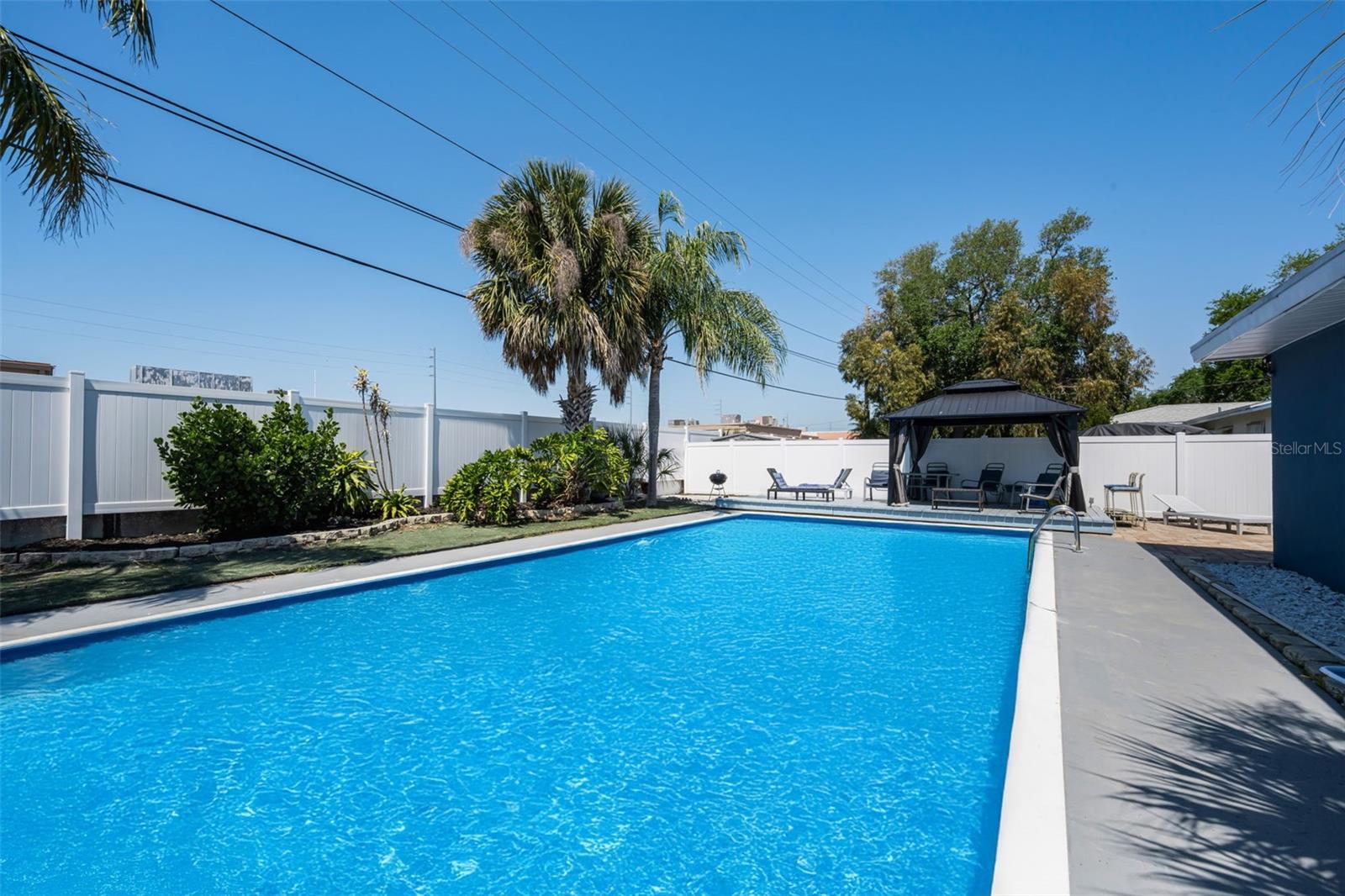 Image 35 of 52 For 1349 Regina Drive W