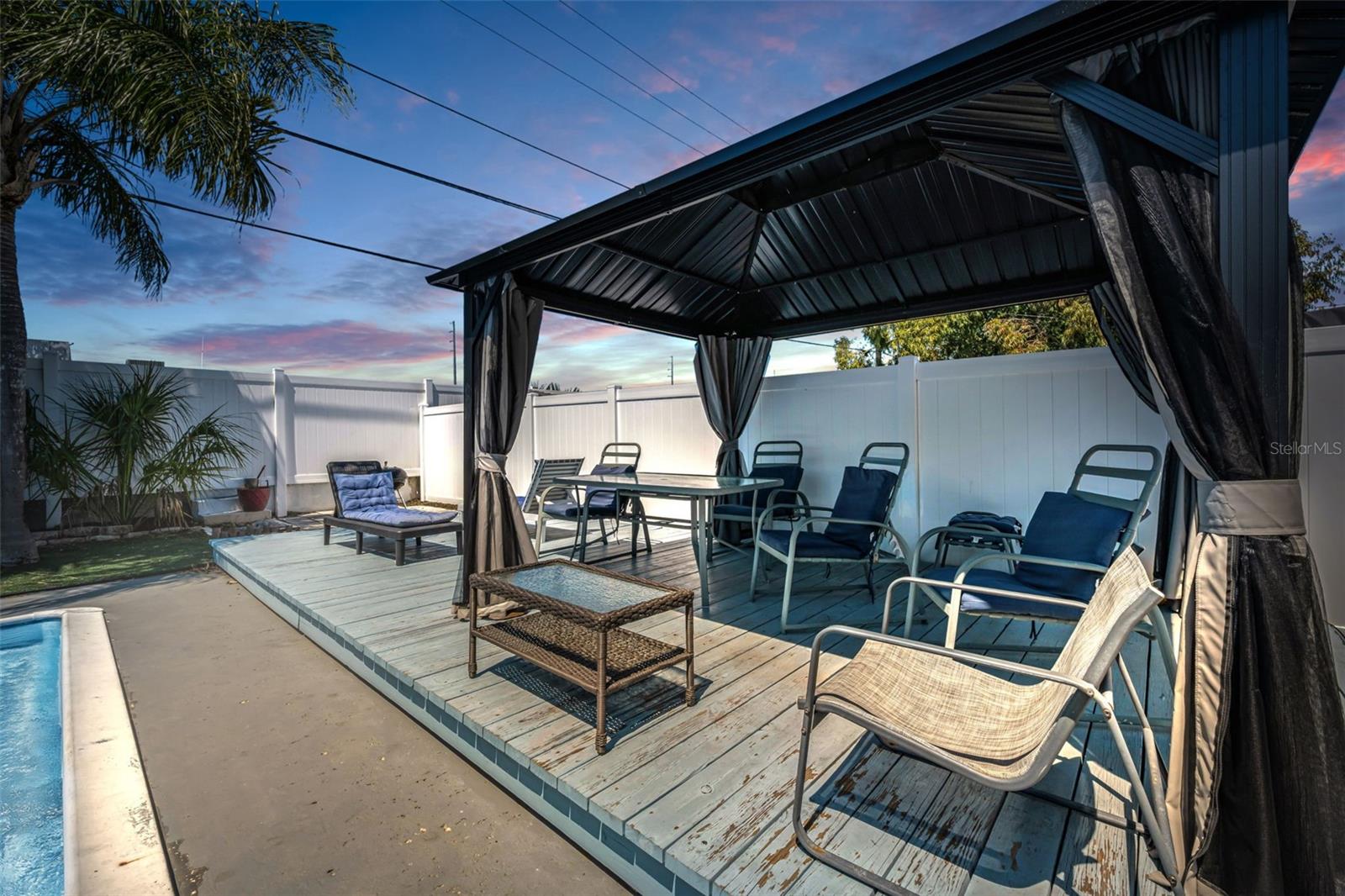 Image 36 of 52 For 1349 Regina Drive W