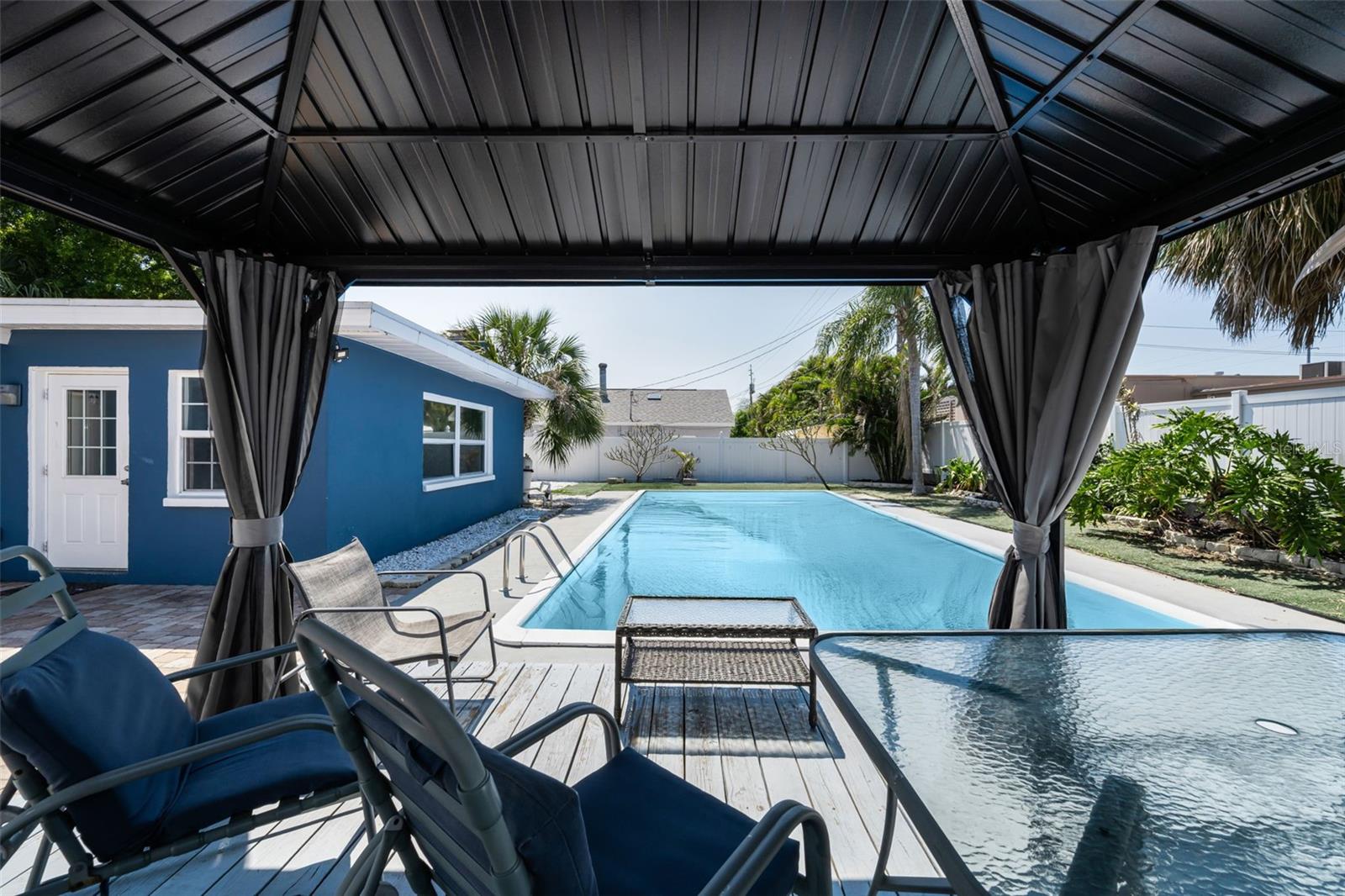 Image 37 of 52 For 1349 Regina Drive W