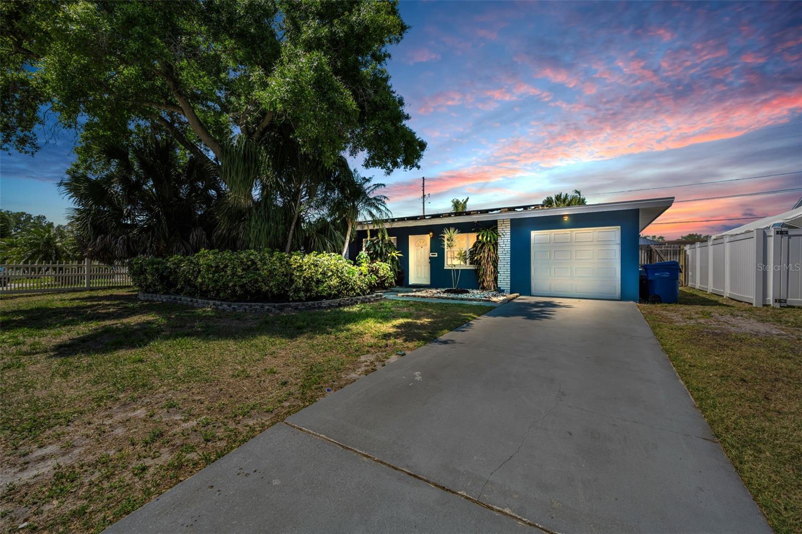 Image 39 of 52 For 1349 Regina Drive W