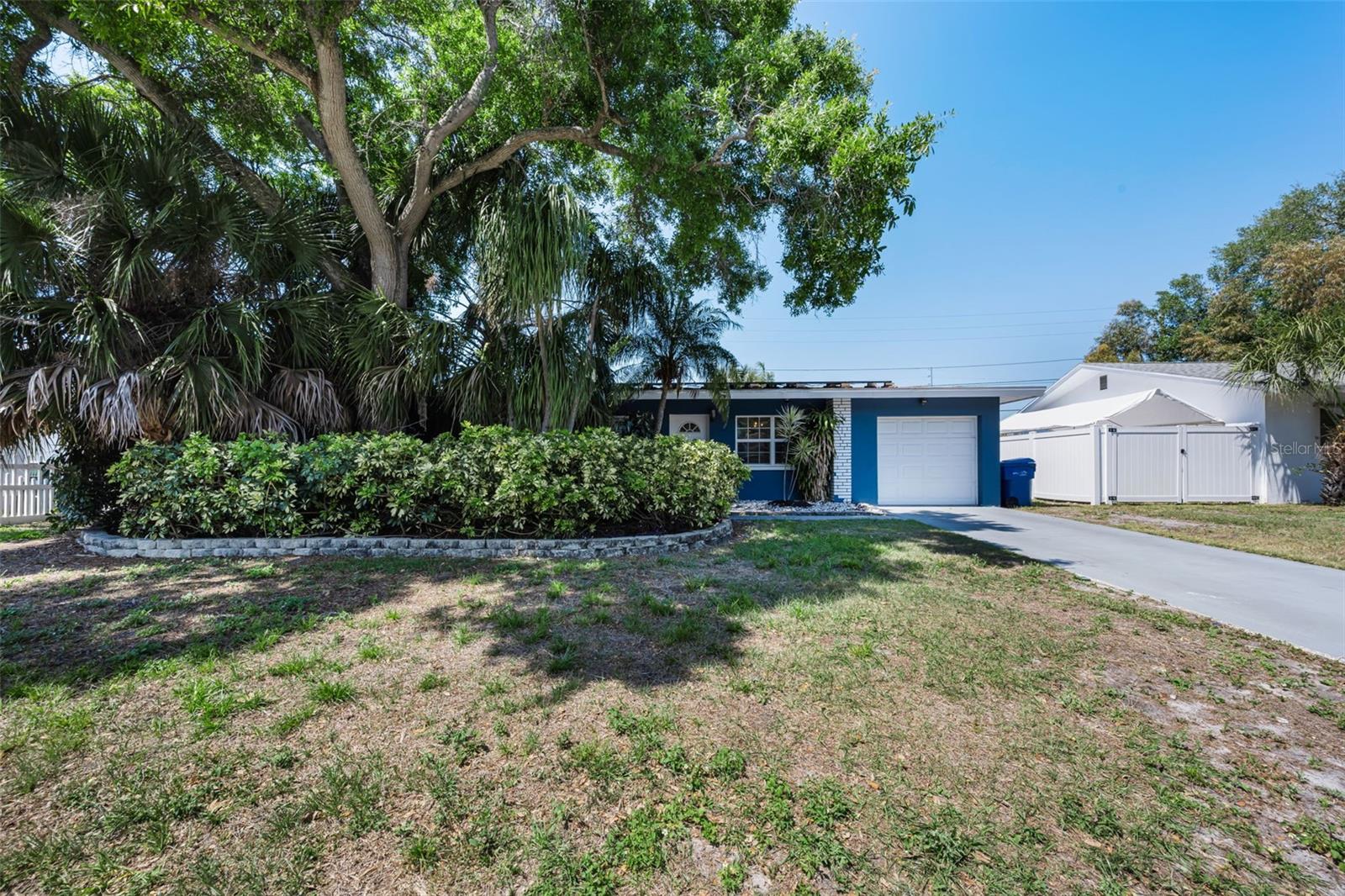 Image 41 of 52 For 1349 Regina Drive W