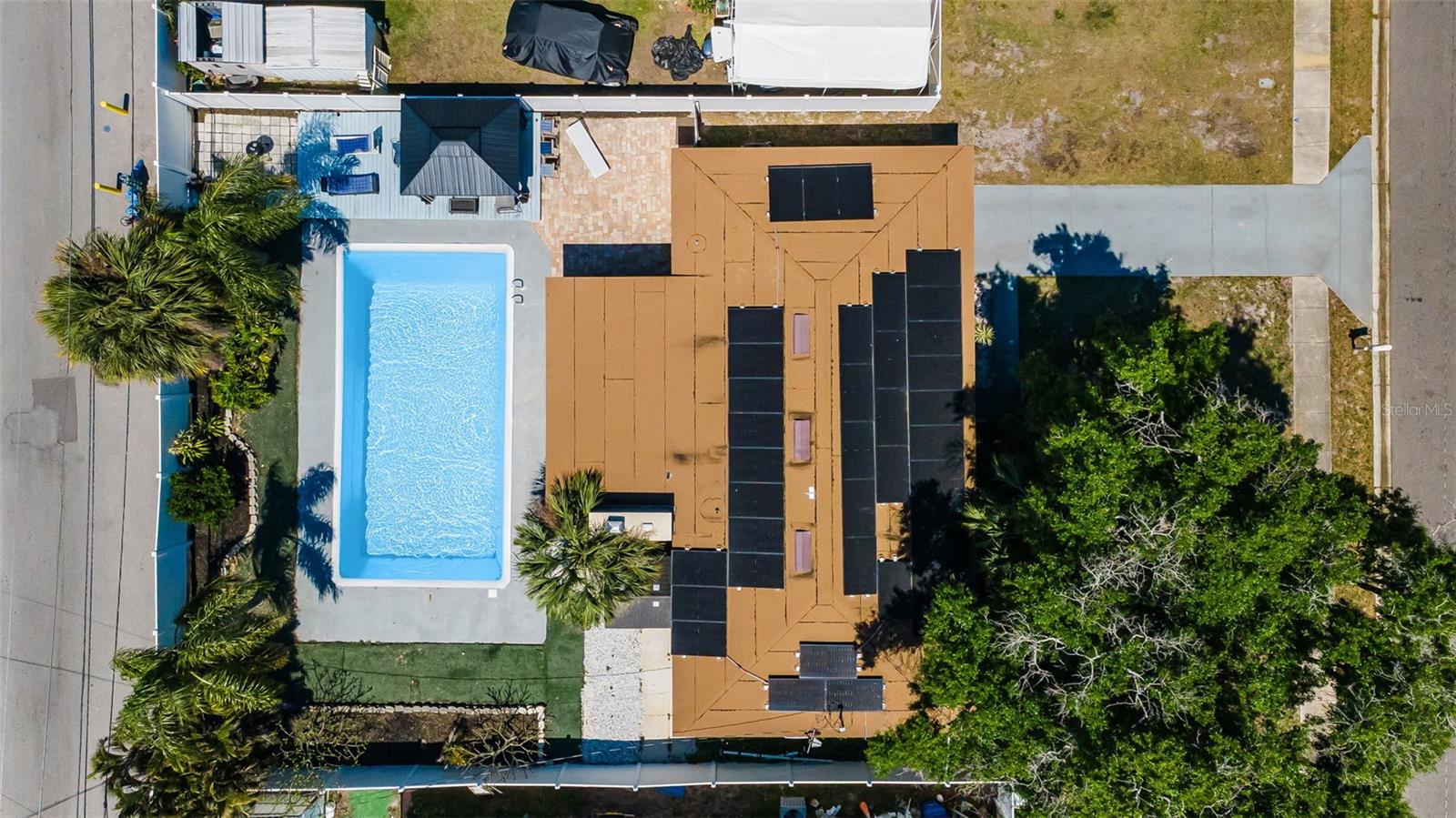 Image 45 of 52 For 1349 Regina Drive W