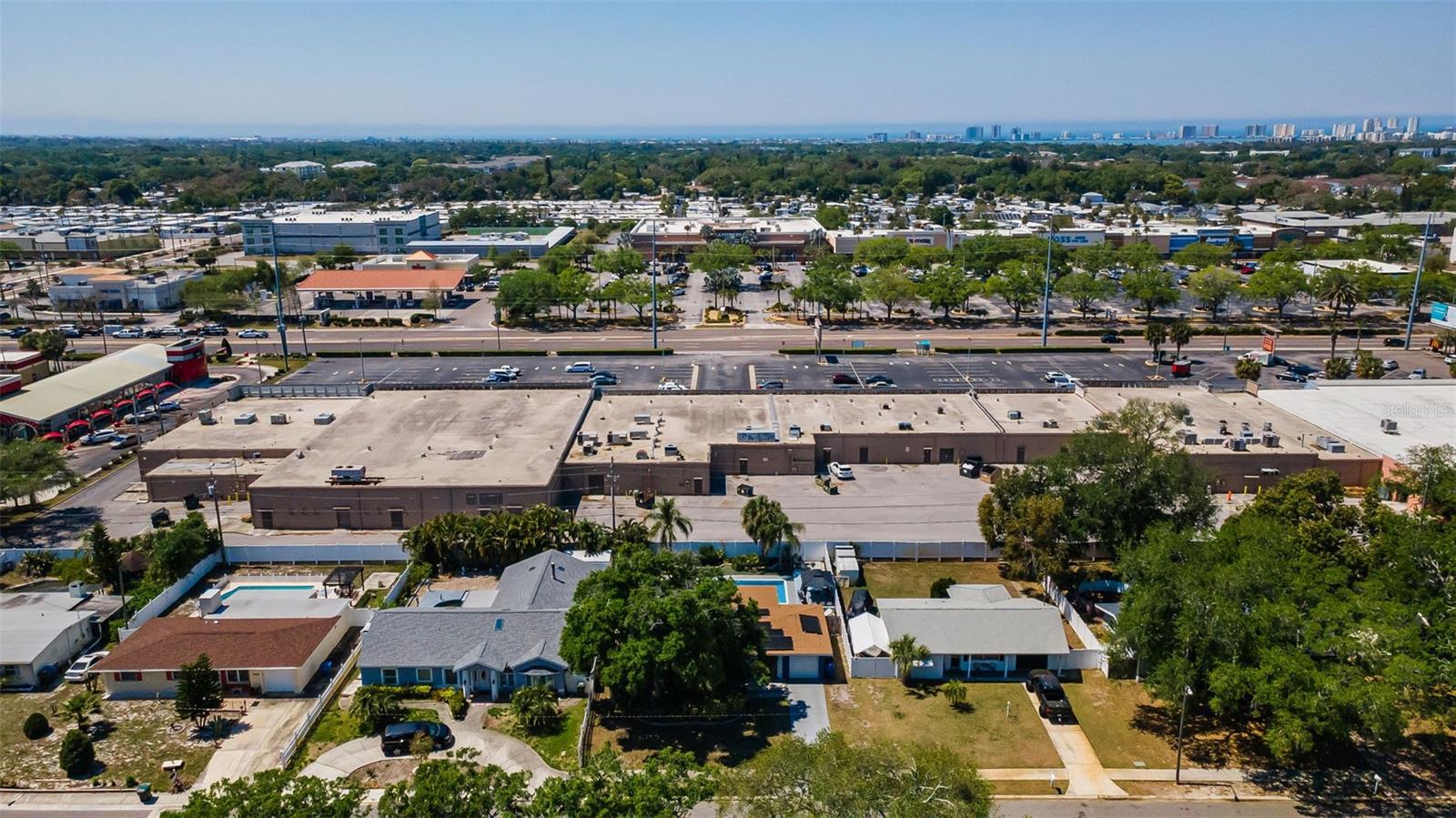 Image 46 of 52 For 1349 Regina Drive W